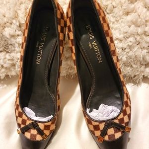 Louis Vuitton Mohair Damier Pointy-toe pumps